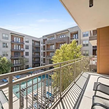 Downtown Houston Deluxe King Suite With Spa Amenities, Pool And Free Parking